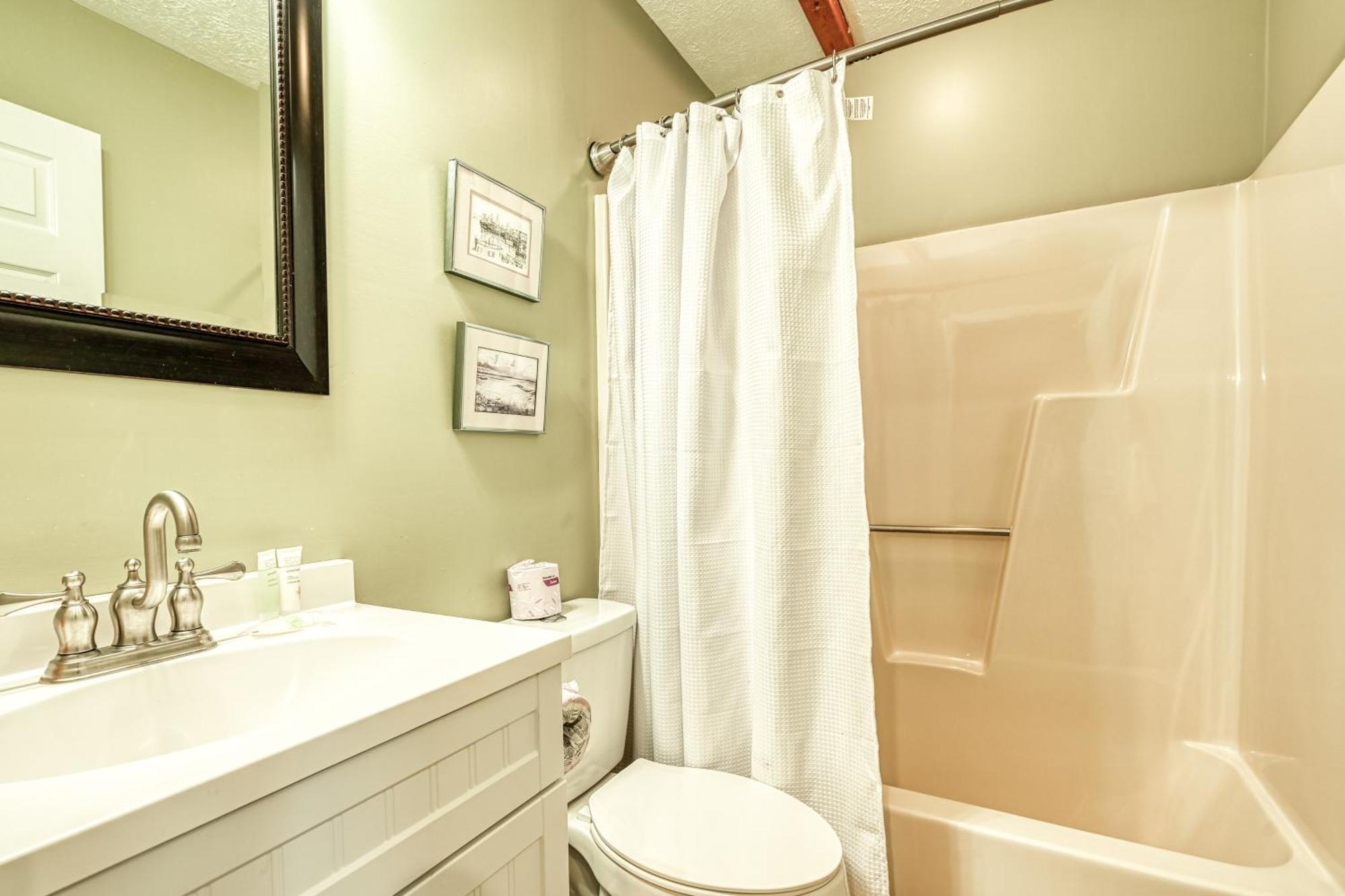 Deep Creek Village McHenry Room photo